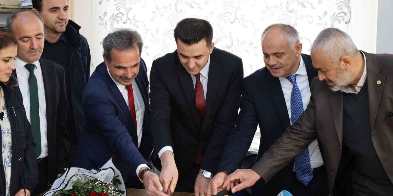 Başkan Öztürk’ten Öğretmenlere Pastalı Kutlama