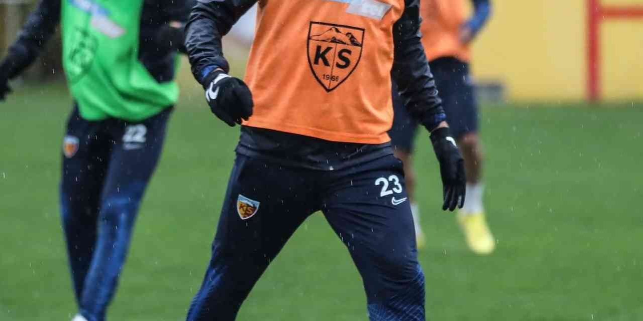 Kayserispor Günü Çift İdmanla Tamamladı