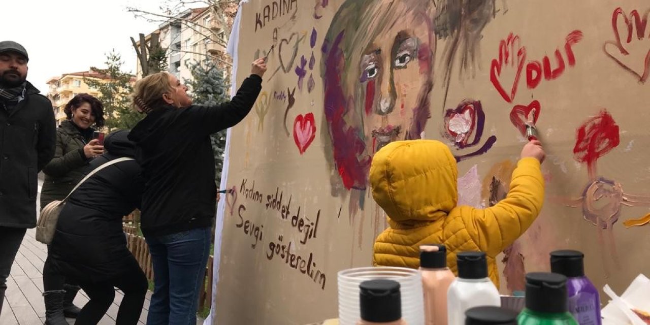 Eskişehirli Ressam Ve Vatandaşlar Kadına Şiddete Resim Yaparak Tepki Gösterdi