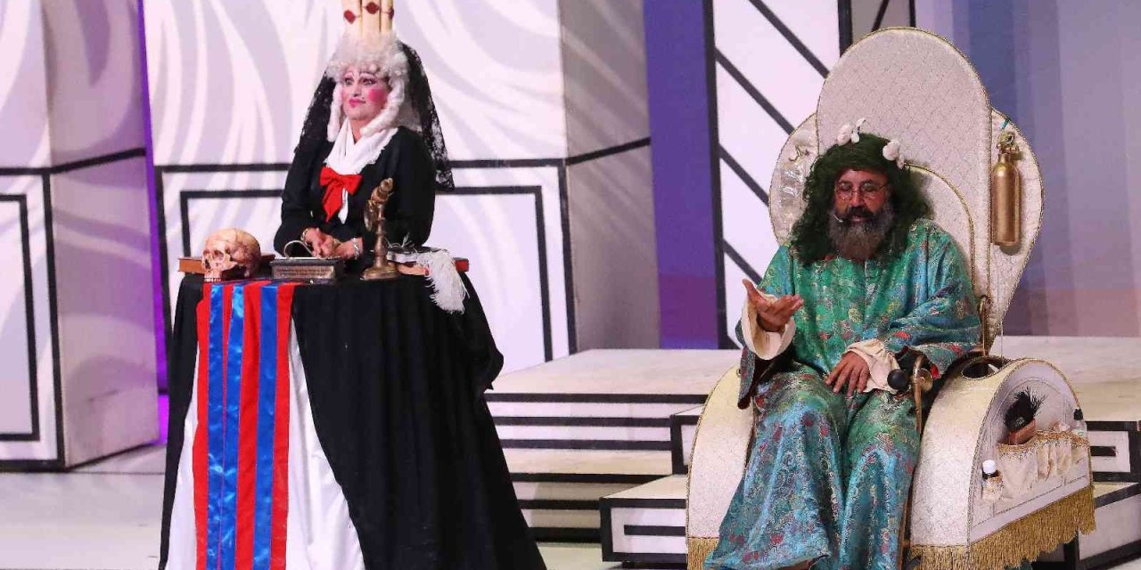 ‘huysuz’ Aşt Doğu Garajı Sahnesi’nde İlk Kez Perde Açtı