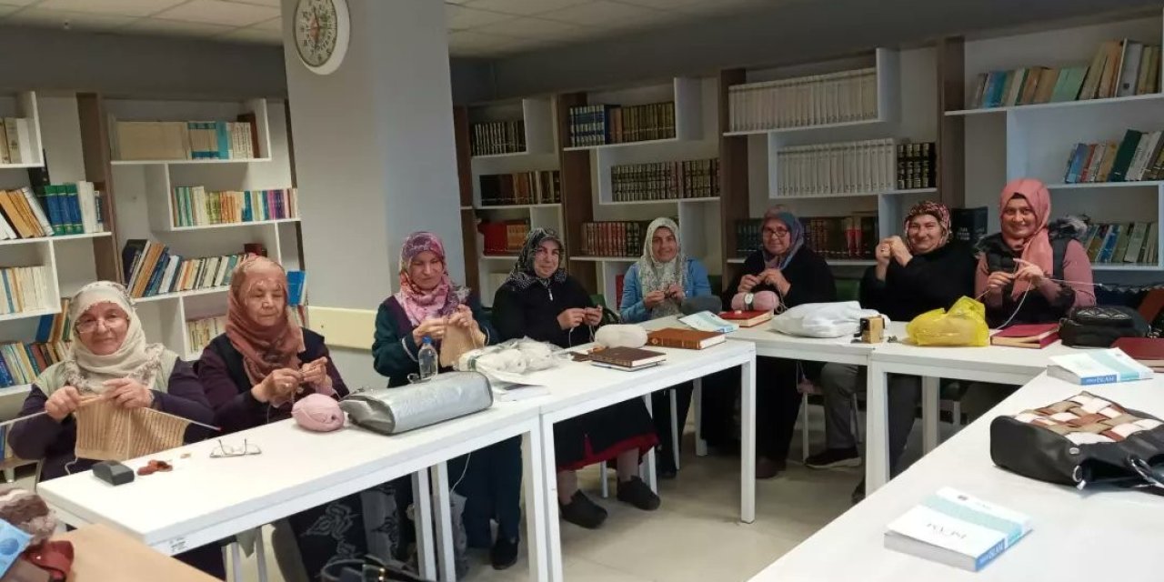 İlmekleri İhtiyaç Sahibi Çocuklar İçin Atıyorlar