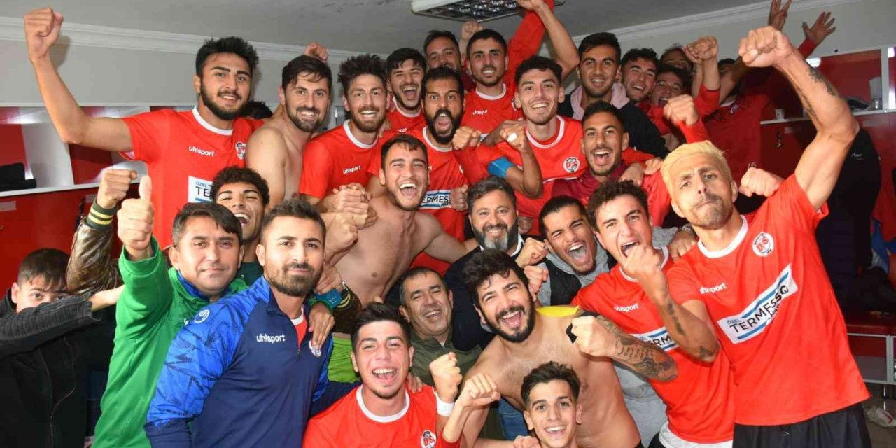 Kırkgöz Döşemealtı Belediyesi Gençlik Ve Spor Kulübü Futbol A Takımı Zirveye  Oynuyor