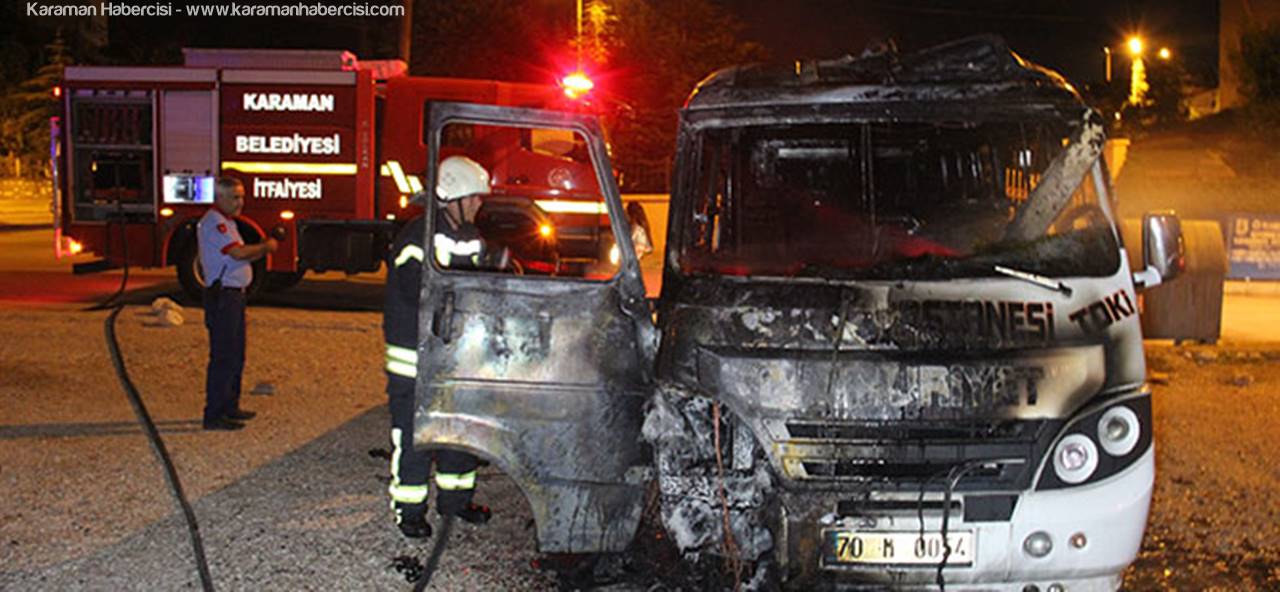 Park Halindeki Dolmuş Yanarak Kullanılamaz Hale Geldi