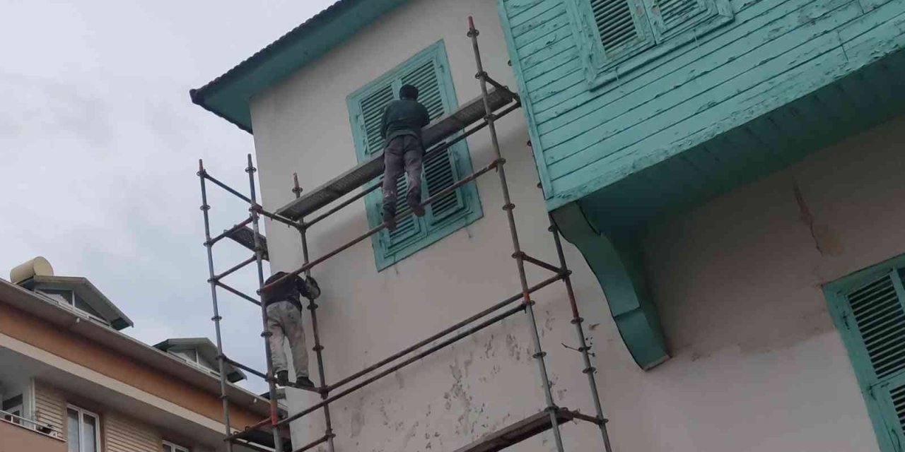 Üç Katlı Eve İskele Kuran İki İşçi Canını Hiçe Saydı