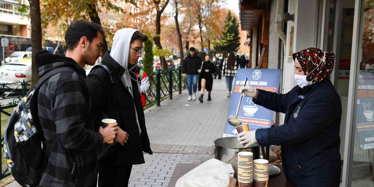 Gençlerin İçi Çorba İkramı İle Isınıyor