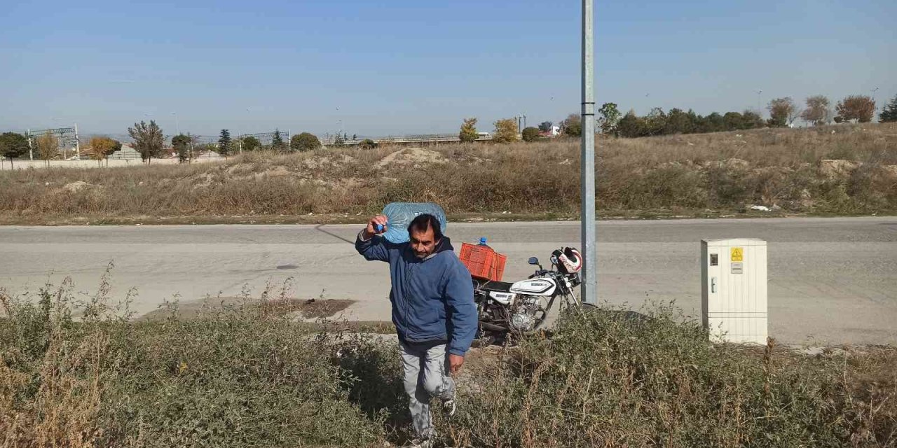 Köpekleri Beslemek İçin 4 Ayda 5 Bin Kilometre Yol Yaptı