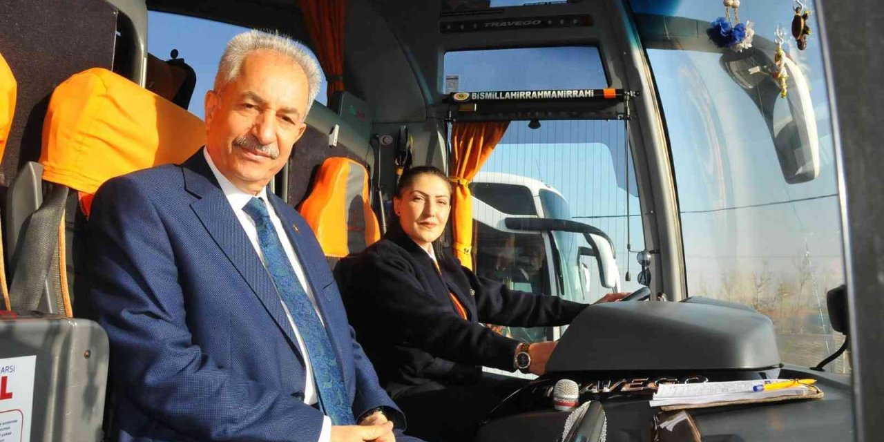 Akşehir’in Şehirlerarası Tek Kadın Şoförü Funda Çeper Babasının İzinde