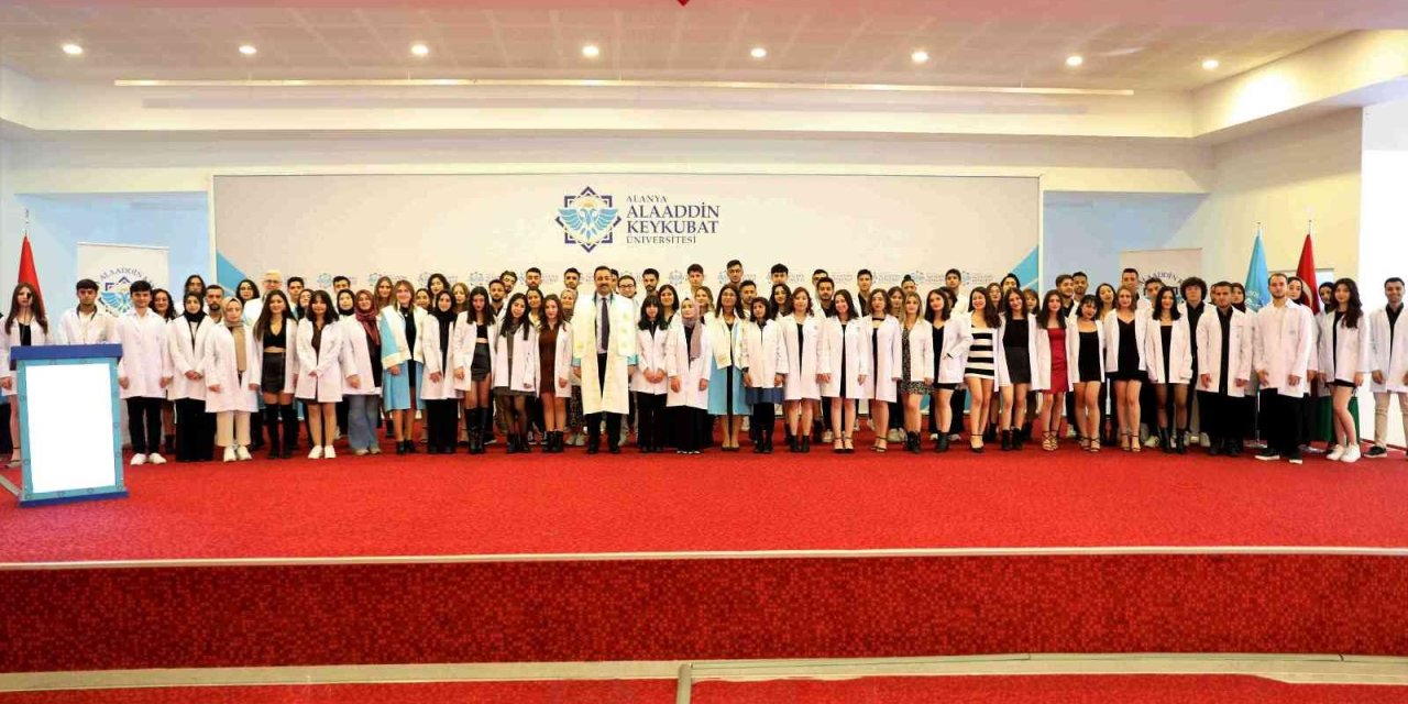 Alkü’de Hekim Adaylarının Beyaz Önlük Heyecanı