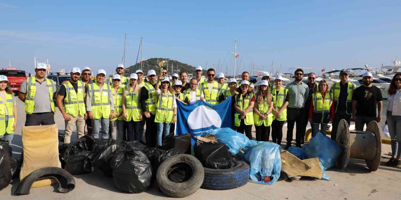 Balıkçı Barınağı’ndan 200 Kilogram Atık Toplandı