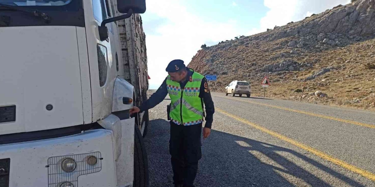 Jandarmadan Kış Lastiği Denetimi