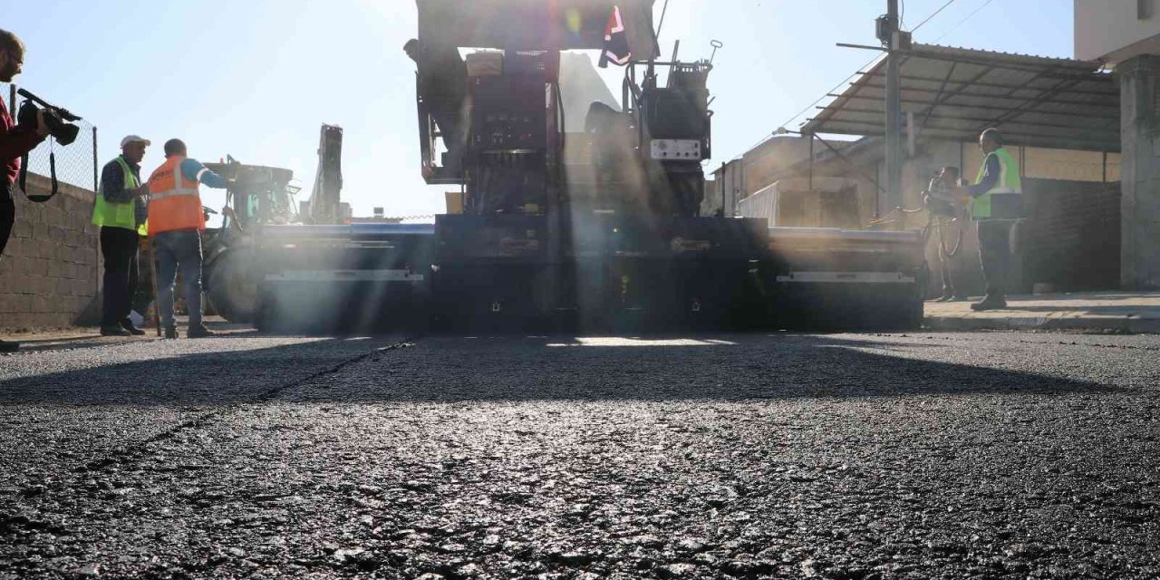 Akdeniz’de Sıcak Asfalt Serimi Başladı