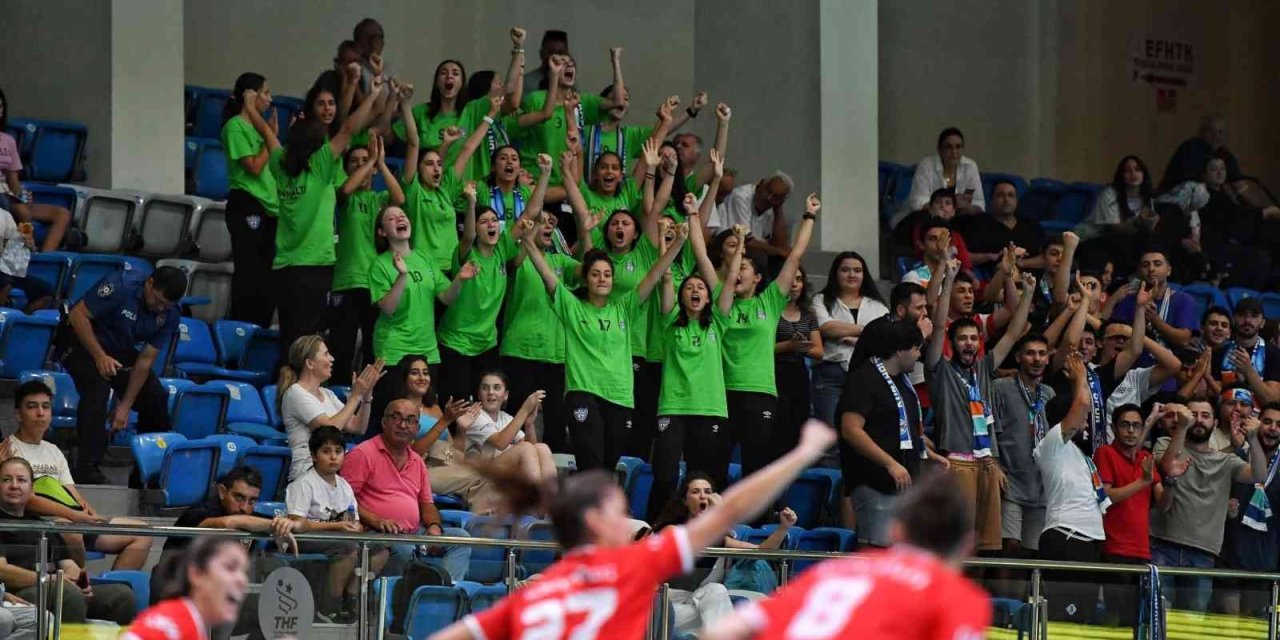 Konyaaltı’nın Mavi Kelebekler’i Avrupa’da Tur Peşinde