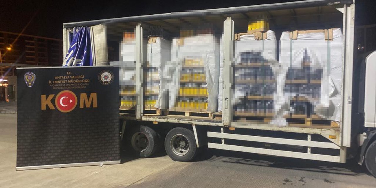 Antalya’da 5 Bin 232 Şişe Sahte Alkol Ele Geçirildi