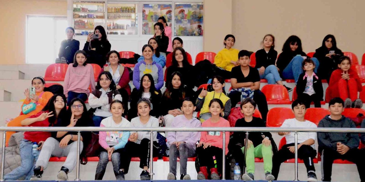 Okullar Arası Gençler Hentbol Müsabakaları Başladı