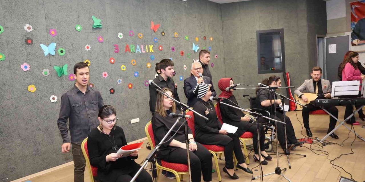 Başkan Büyükkılı. Engelsiz Yaşam Merkezi’nde Özel Vatandaşlarla Buluştu