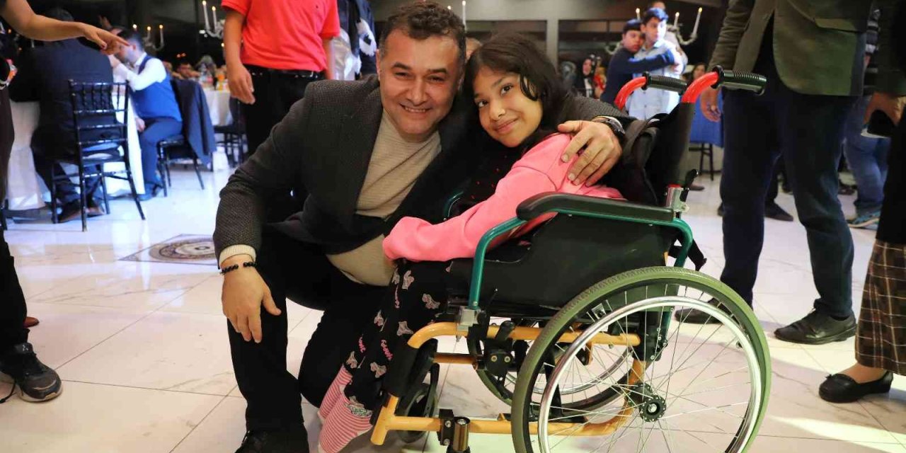 Alanya Belediyesi’nin Düzenlediği Sevgi Gecesi Renkli Anlara Sahne Oldu