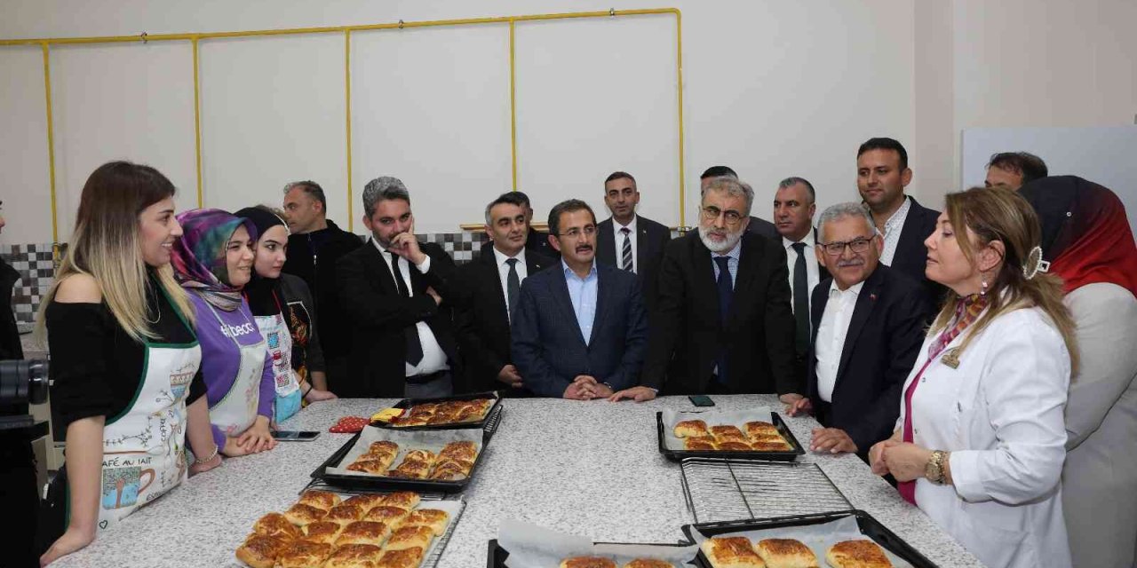 Başkan Büyükkılıç, Kaymek Akademi’de İncelemelerde Bulundu