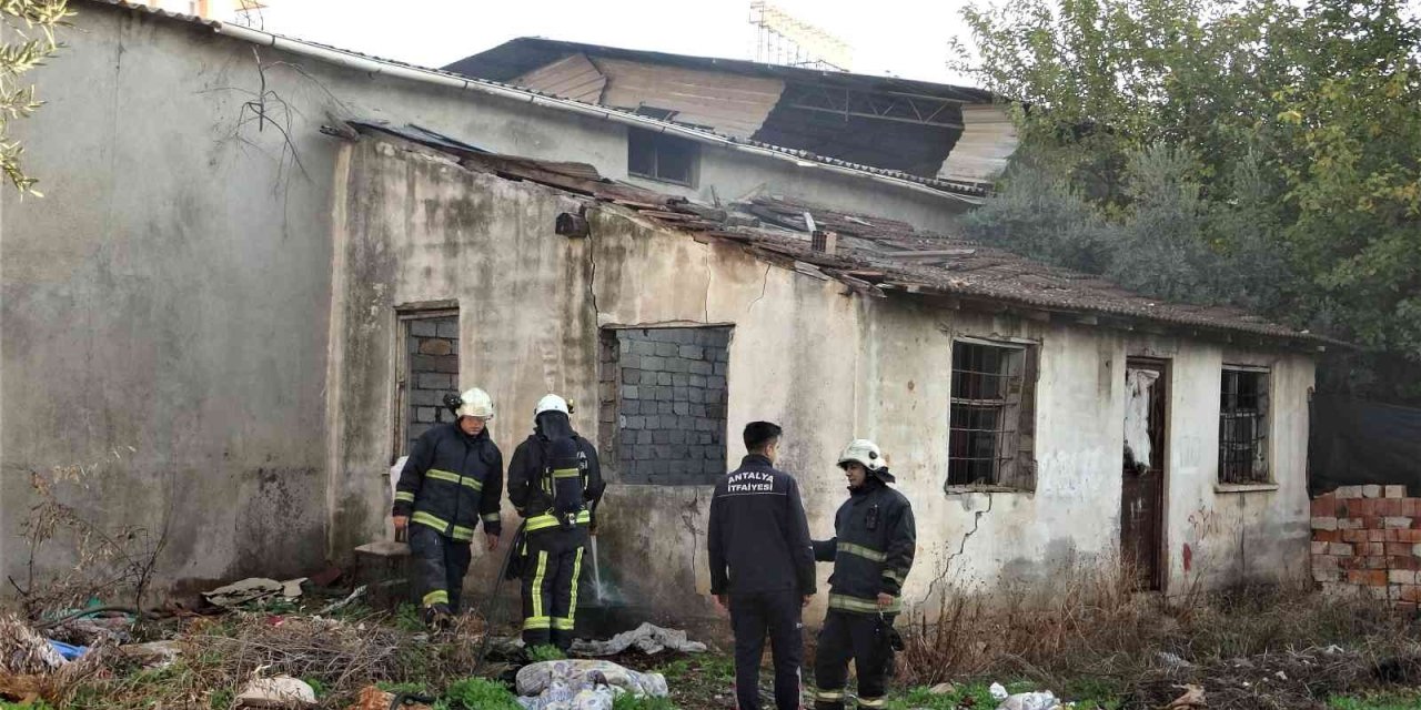 Bimekan Şahısların Yaktığı Ateş Az Daha Metruk Binayı Ateşe Veriyordu