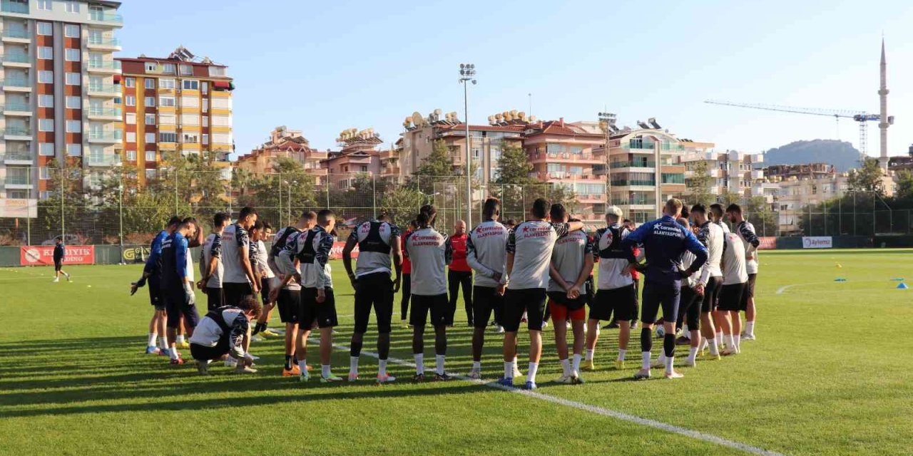 Alanyaspor, Süper Lig Hazırlıklarını Sürdürüyor