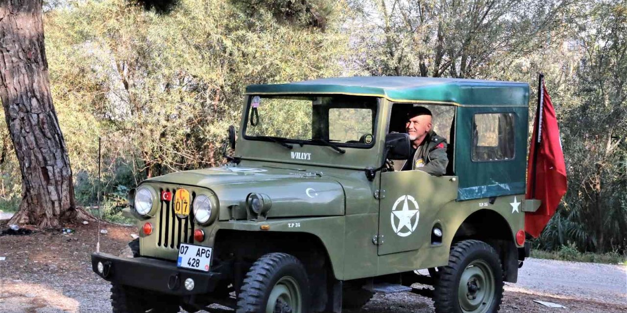 Kırmızı Işıkta Durunca Herkes Satılık Olup Olmadığını Soruyor