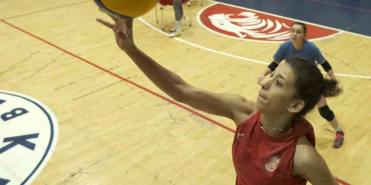 Filenin Sultanı, Hukuk Okumak İstiyor