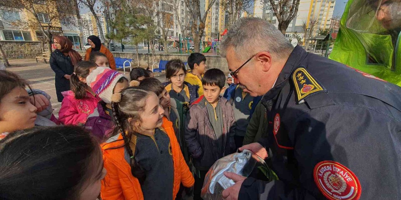 Minik Öğrenciler İtfaiyeyi Çok Sevdi