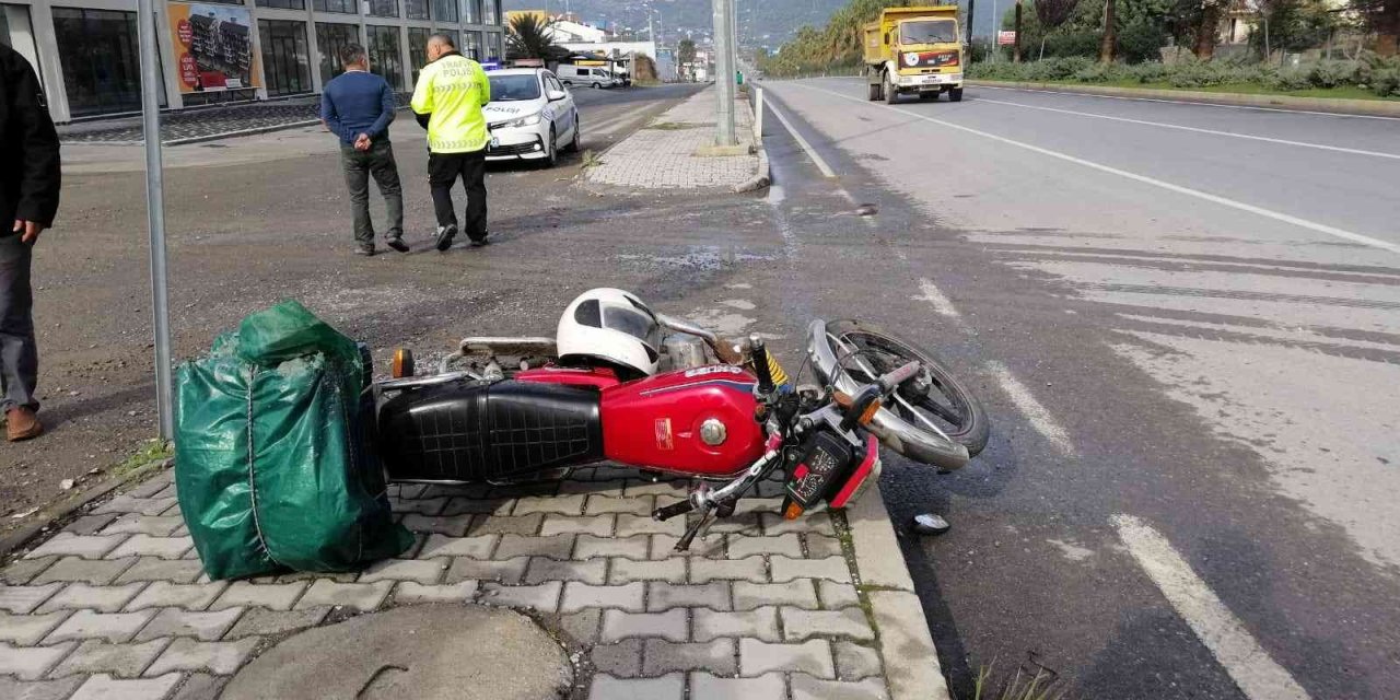 Gazipaşa’daki Kazada Motosiklet Sürücüsü Yaralandı