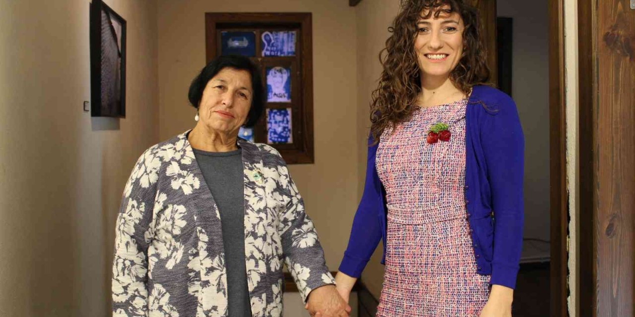 Annesinin Erken Yaştaki Evliliği Sanatçıya İlham Verdi