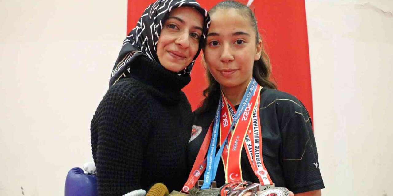 Antalya'da Annesi Kendisini Korusun Diye Gönderdi, Uluslararası Şampiyon Olup Döndü