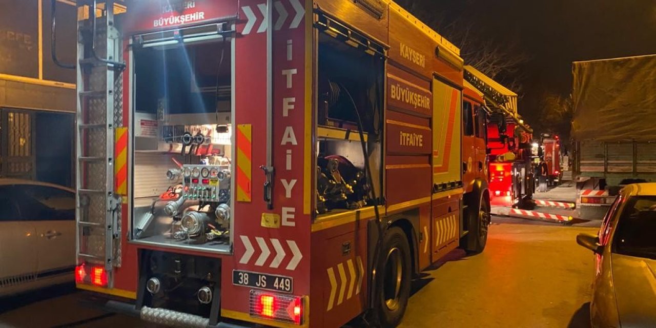 Balkonda Çıkan Yangın İtfaiye Ekipleri Tarafından Söndürüldü