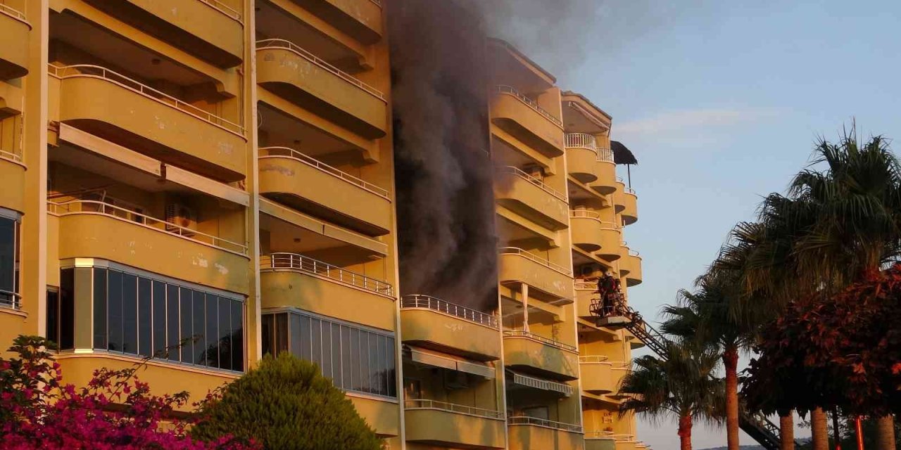 Ev Sahipleri Yürüyüşteyken, Yazlık Daire Yandı