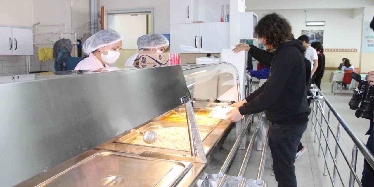 Karaman’da 8 Bin Öğrenciye Ücretsiz Yemek Veriliyor