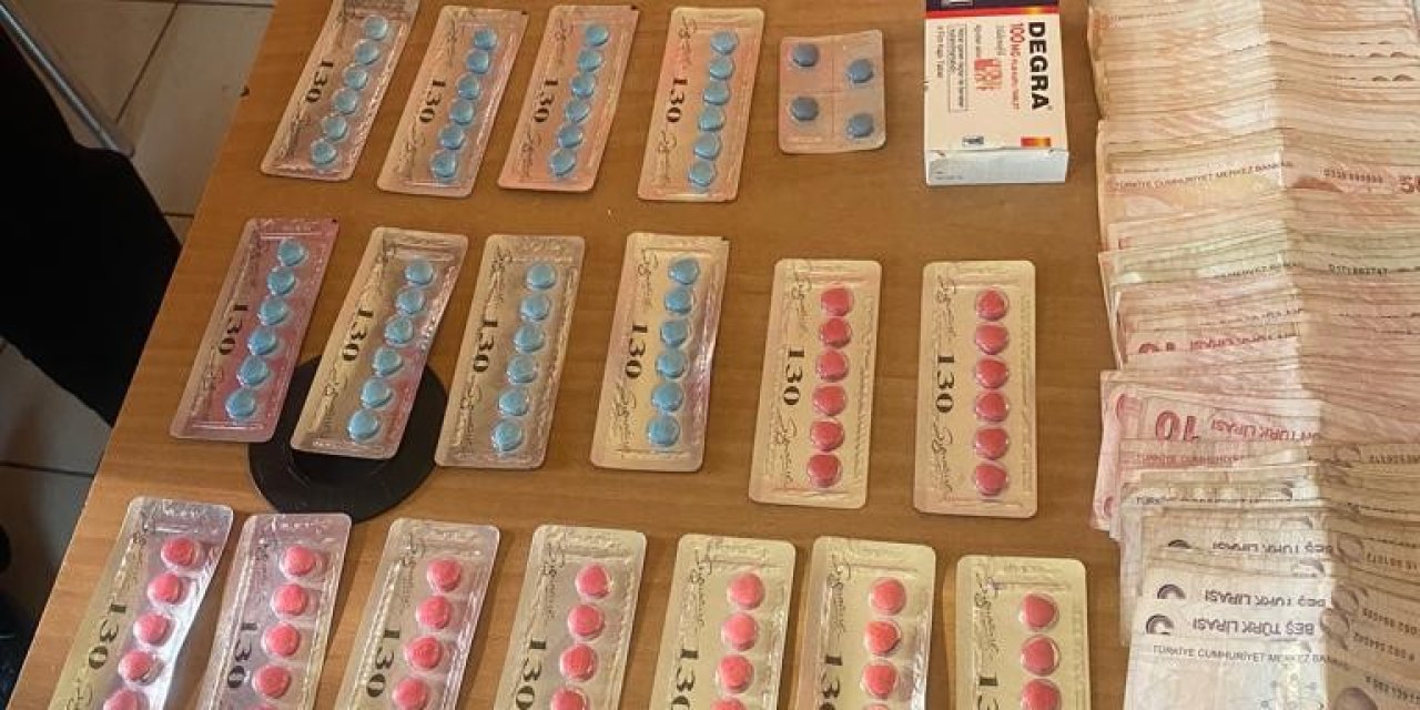 Durumundan Şüphelenilen Şahıstan Cinsel İçerikli Hap Çıktı