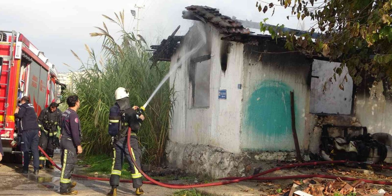 Antalya’da Metruk Evde Çıkan Yangın Korkuttu