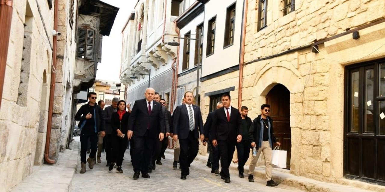 Vali Pehlivan Tarsus İlçesinde Temaslarda Bulundu