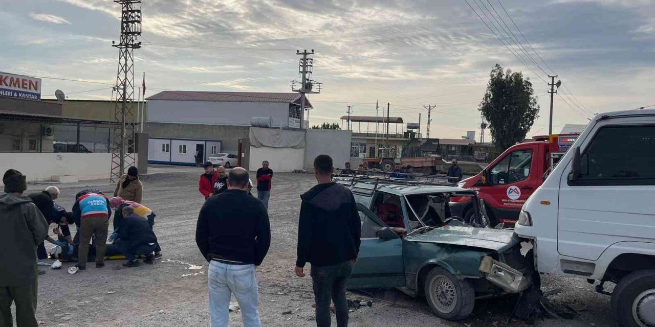 Tarsus’ta Trafik Kazası: 2 Yaralı