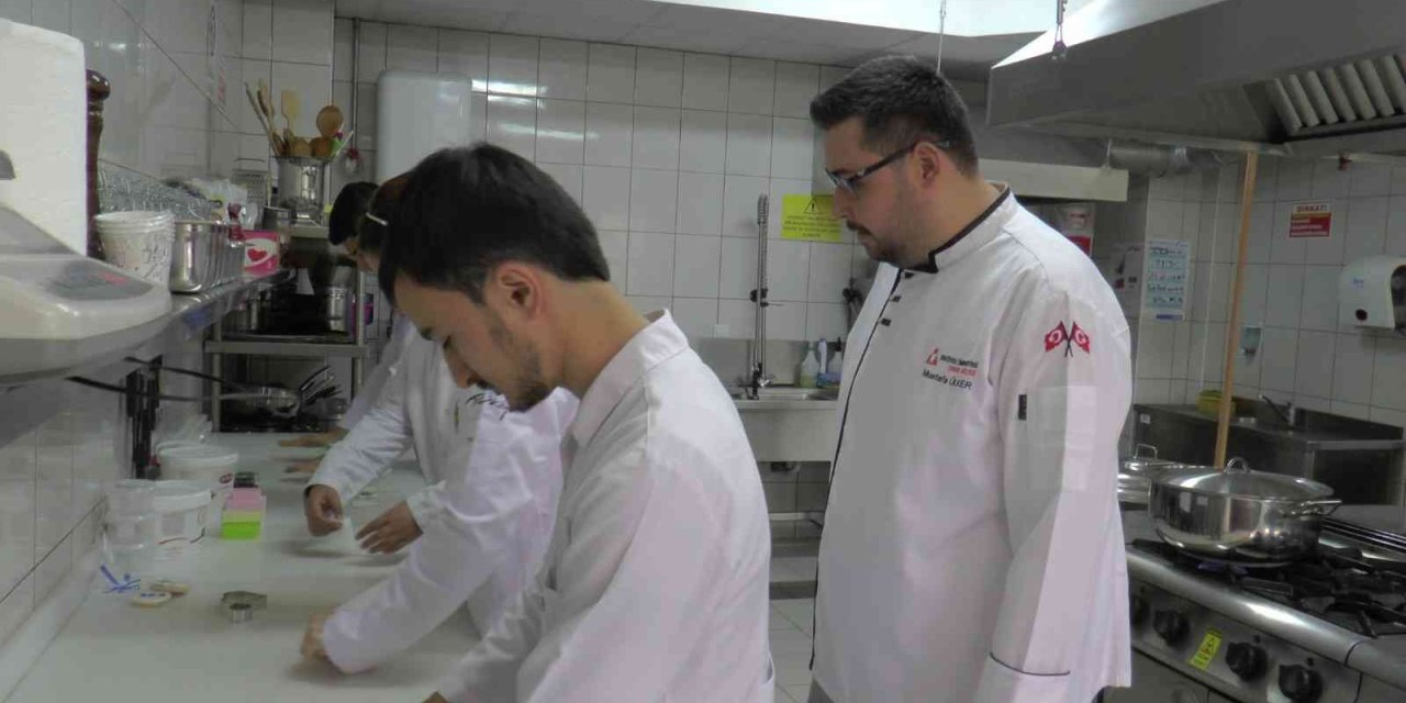 “kayseri Ürün Çeşitliliğiyle Gastronomi Liginde Kalmayı Hak Ediyor”