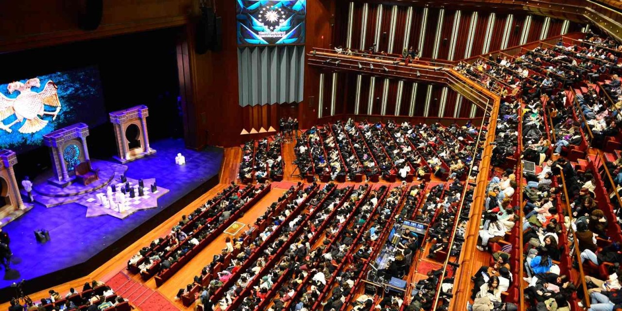 Konya Şehir Tiyatrosu Cumhurbaşkanlığı Külliyesi’nde Ankaralı Gençlerle Buluştu