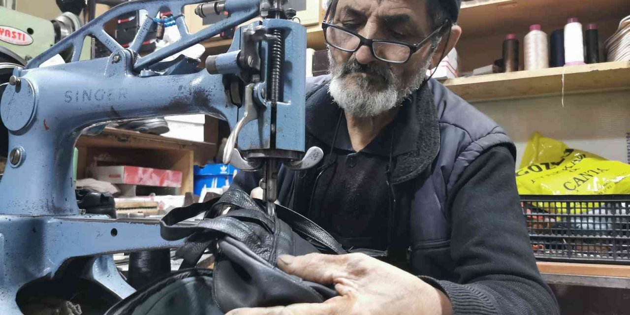 Aksaray'da Örs Ve Çekiçle Başladığı Baba Mesleğini Teknolojik Cihazlarla Devam Ettiriyor