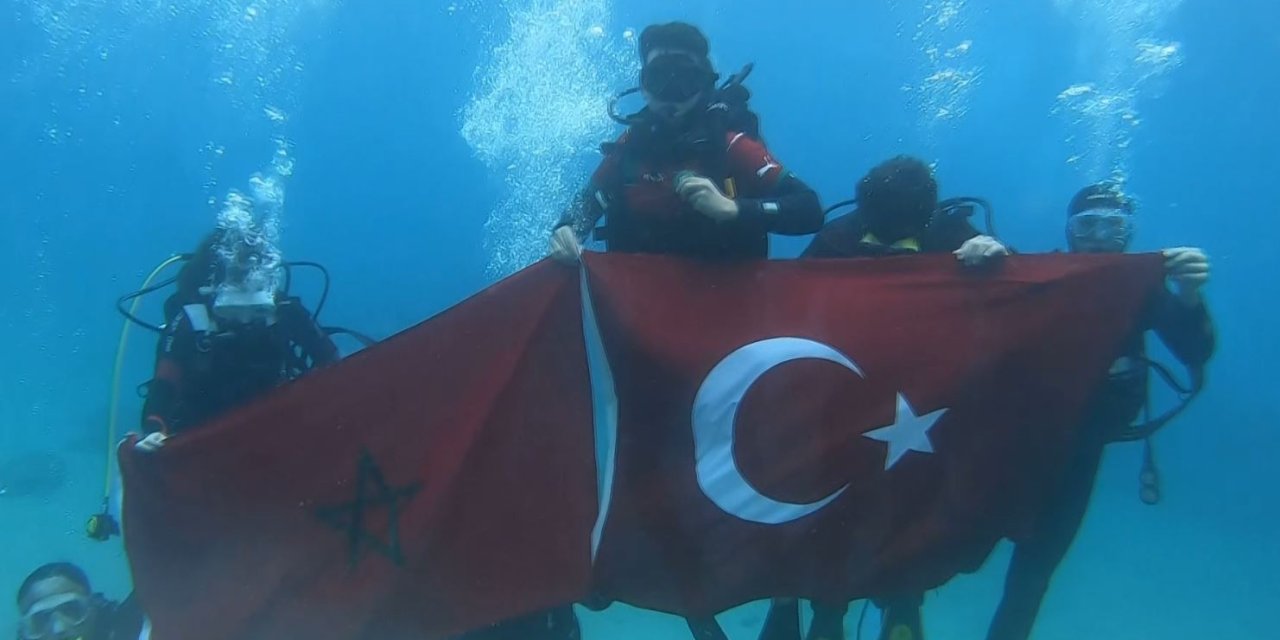 Faslı Öğrenciden Su Altında Tur Kutlaması