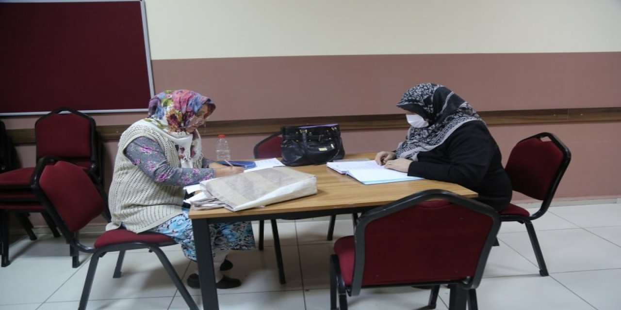 Melmek, Okuma Yazma Kursları İle Hayatlara Dokunuyor