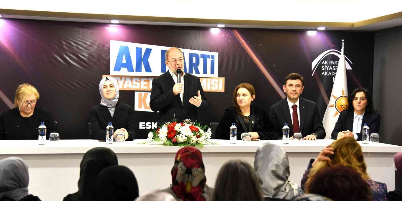 Ak Parti Eskişehir’de ‘siyaset Akademisi Kadın’ Programı Gerçekleştirildi