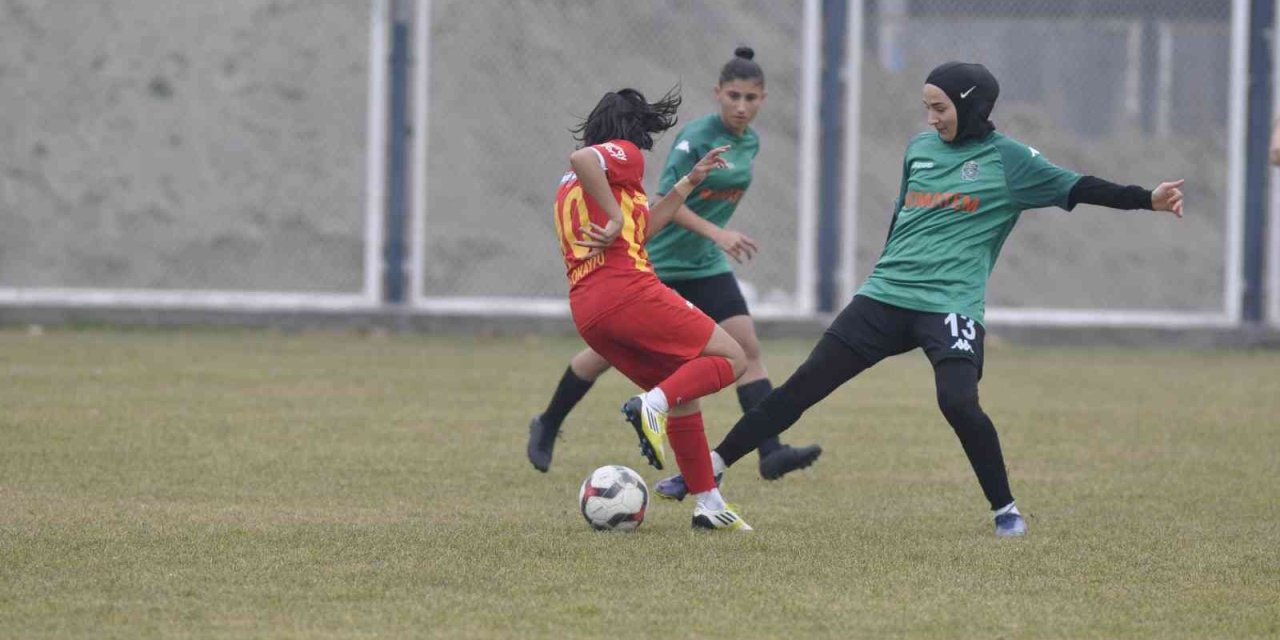 Kadınlar 1. Futbol Ligi: Kayseri Kadın Futbol: 0 - Kocaeli Kadın Futbol: 0