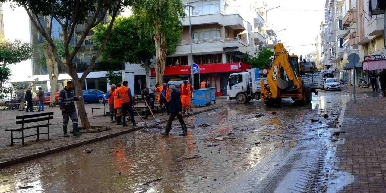 Büyükşehir Kumluca’da Seferberlik Başlattı