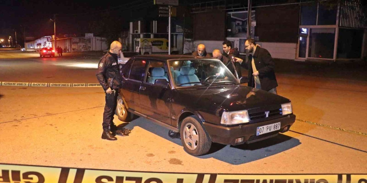 Antalya'da Sokak Ortasında Otomobiliyle Yolunu Kesip Kurşun Yağdırdı