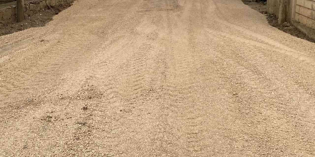 Mut’ta Doğalgaz Çalışmalarında Bozulan Yollar Onarılıyor