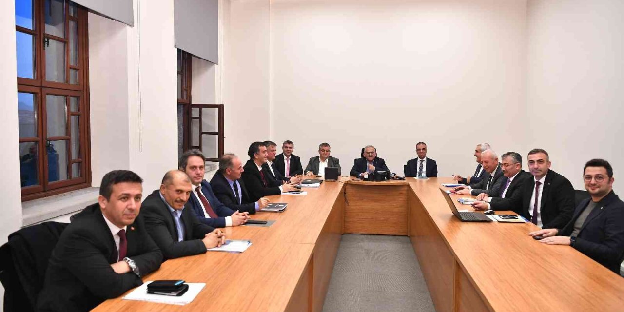 Başkan Büyükkılıç’tan 9 Saatlik Yatırım Toplantısı