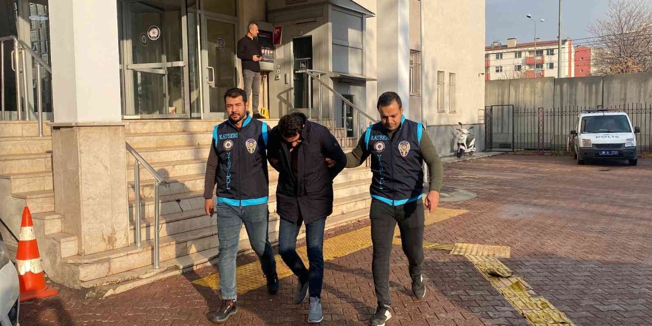 Kendisine Ait Olmayan Evleri Sattı, 900 Bin Tl Dolandırdı