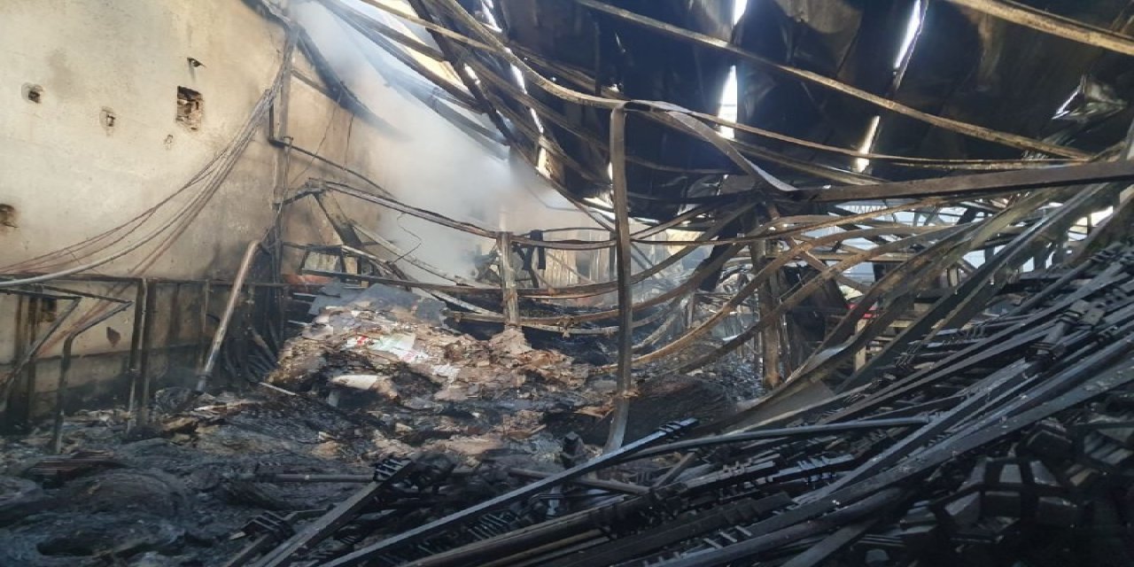 Alevlere Teslim Olan Fabrikada Hasar Gün Ağarınca Ortaya Çıktı