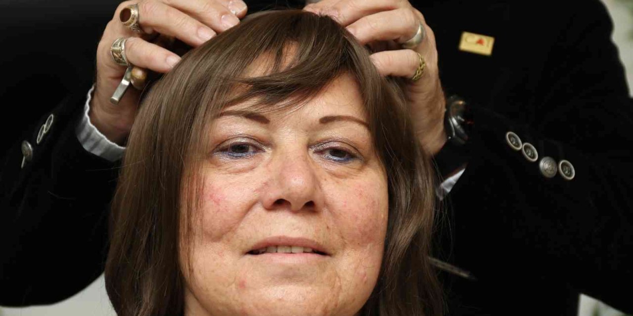 Kemoterapi Hastalarının Yüzünü Peruklarıyla Güldürüyor